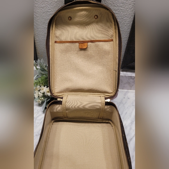 🤎🤎🤎 Louis Vuitton Excursion Monogram Bag w/COA and Dustbag🤎🤎🤎 - Picture 11 of 16